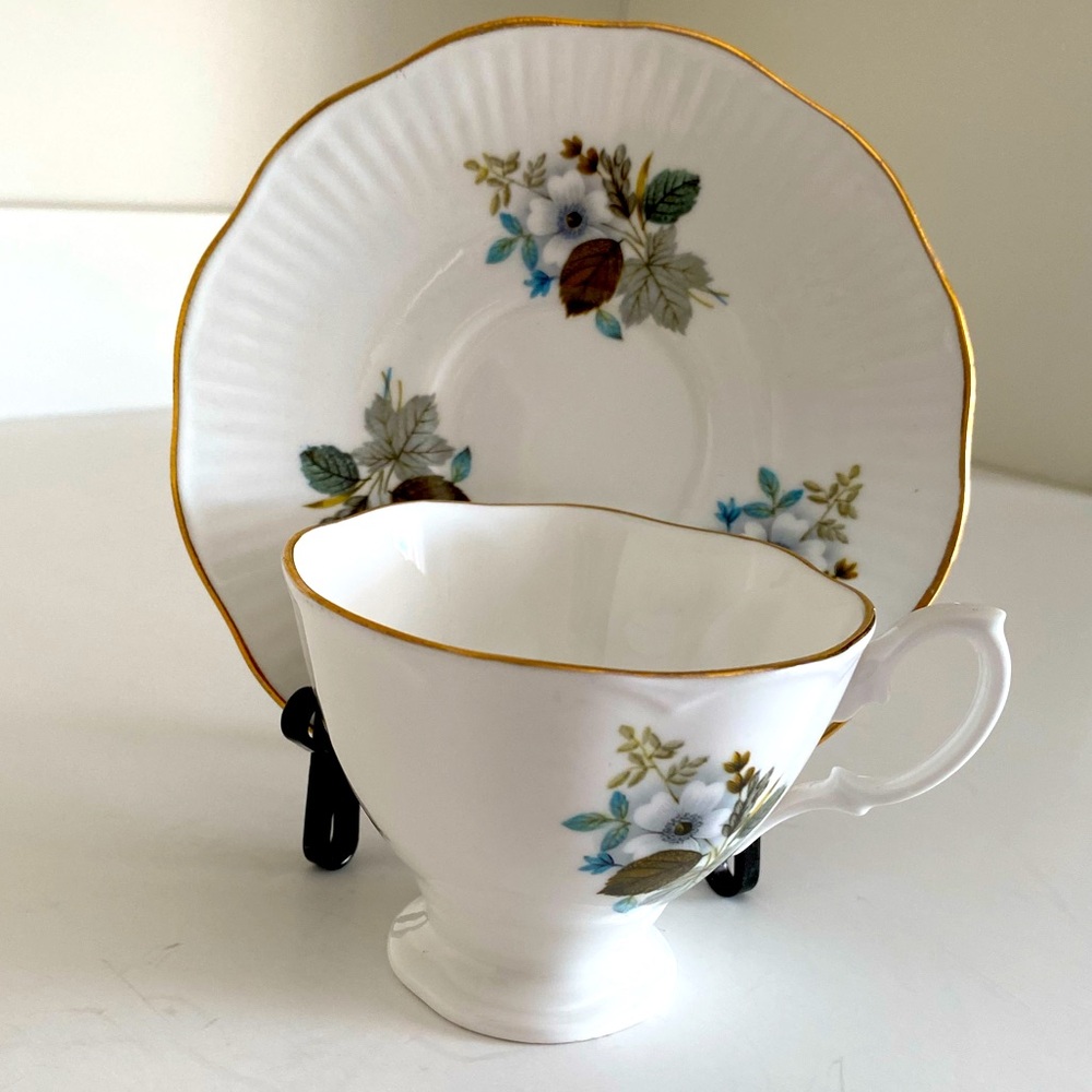 EUC Vtg Genuine Fine Bone China England Teacup and Saucer in White Blue Flowers